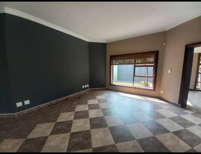 3 BEDROOM HOUSE TO LET IN SONNEVELD